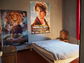 Chambre Narnia dans maison, salle de bain et séjour à partager